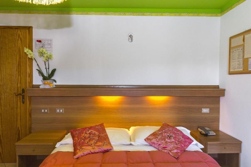 פולגריה Hotel Trentino מראה חיצוני תמונה